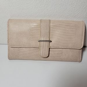 Liz Claiborne off white Womens wallet